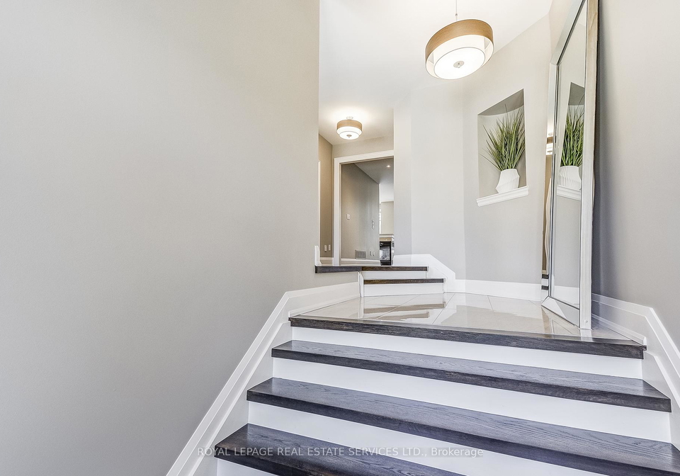 2400-neyagawa-boulevard-oakville-ontario-w12140135