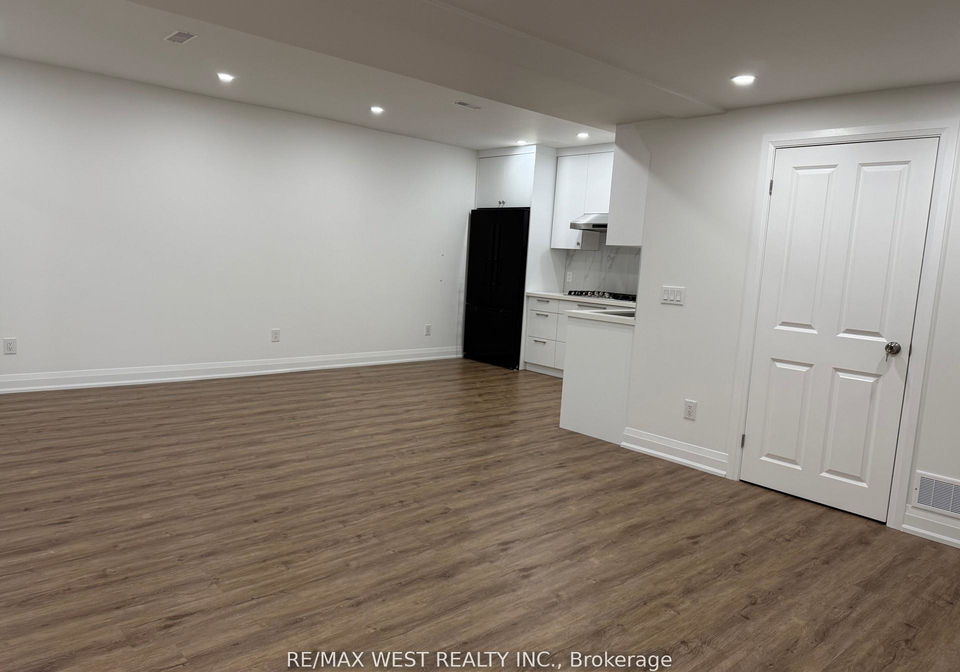 10-tynevale-drive-etobicoke-ontario-w12142264