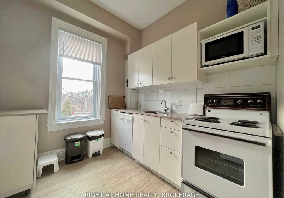 164-trafalgar-road-oakville-ontario-w12146836