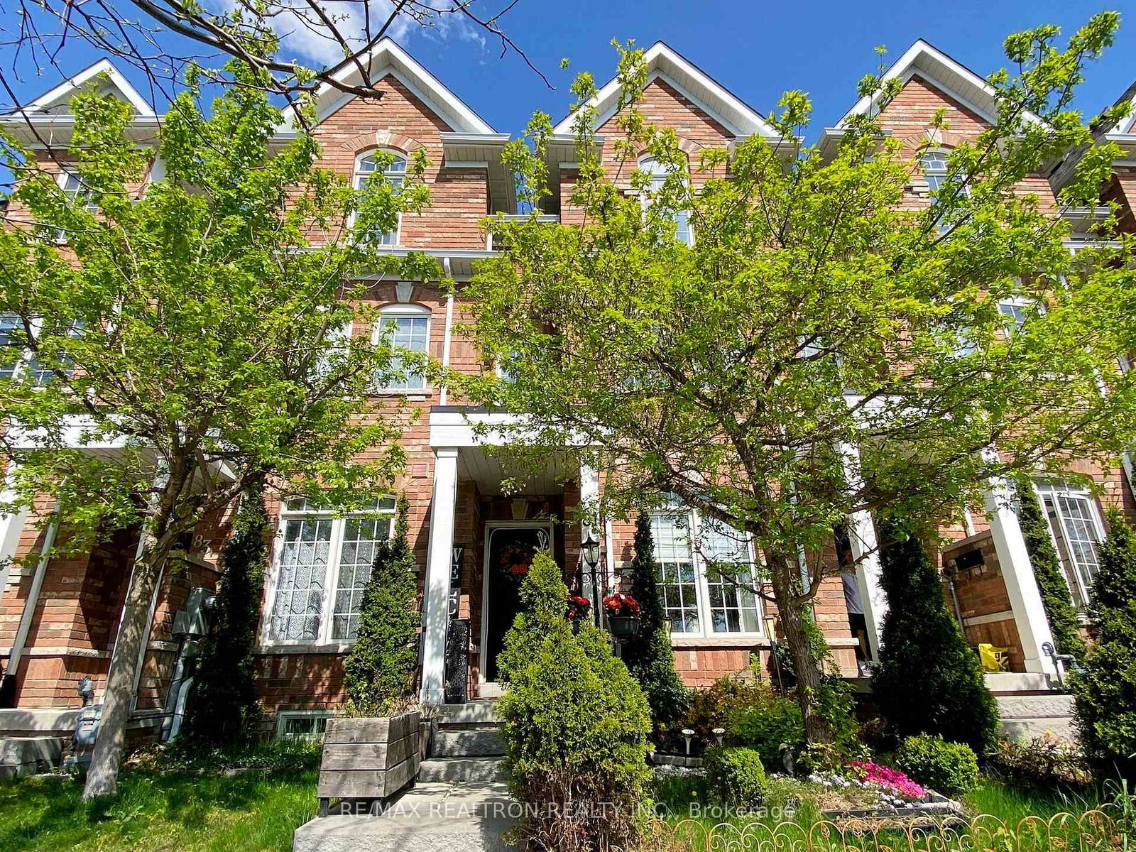 81-isaac-devins-boulevard-york-ontario-w12146890