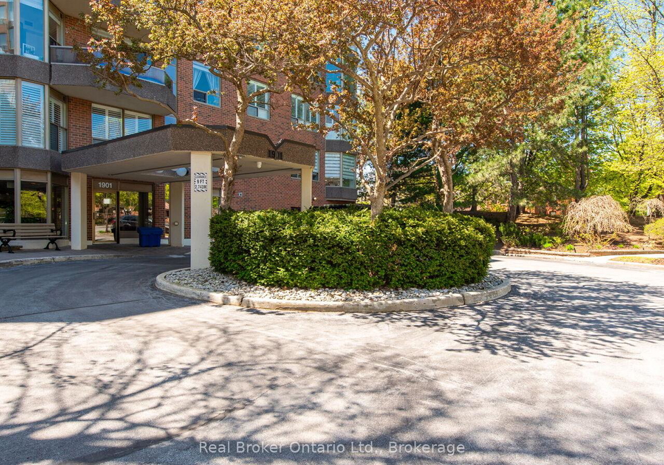 1901-pilgrims-way-oakville-ontario-w12146893