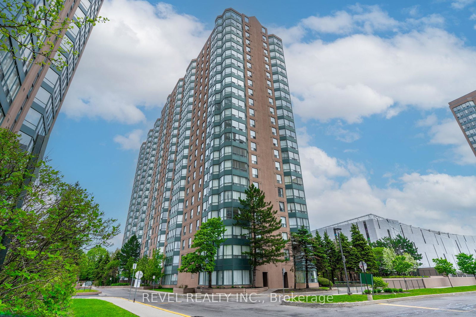 135-hillcrest-avenue-mississauga-ontario-w12151301