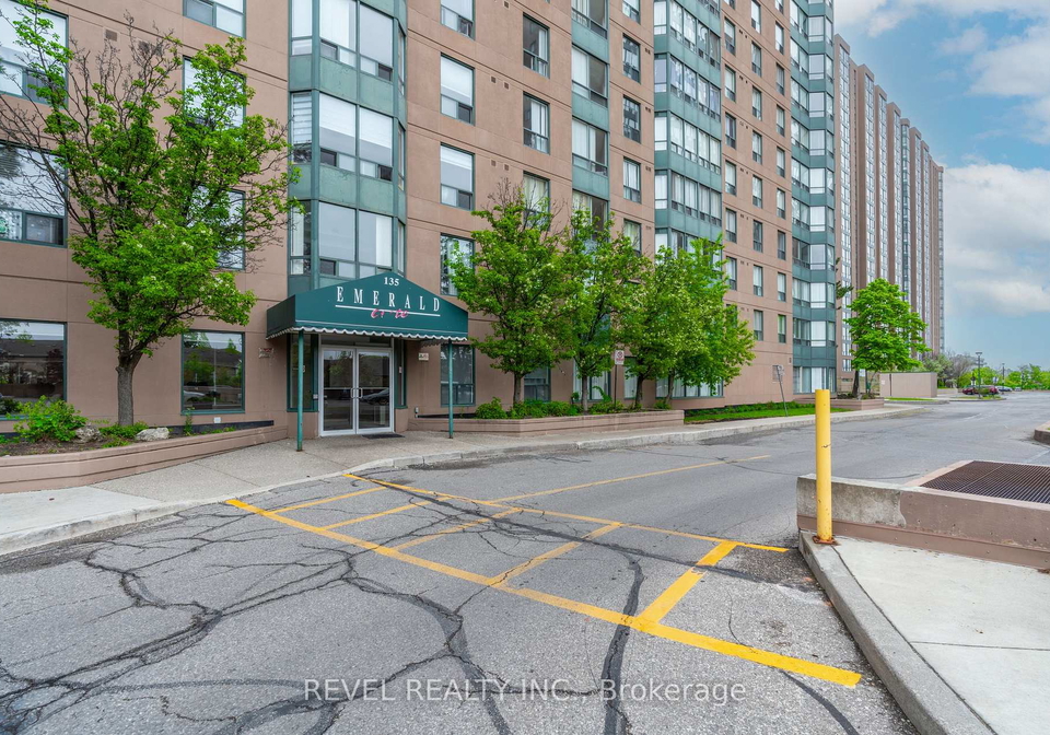 135-hillcrest-avenue-mississauga-ontario-w12151301