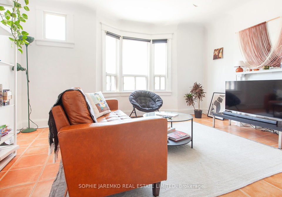 2102a-dundas-street-w-toronto-ontario-w12152687