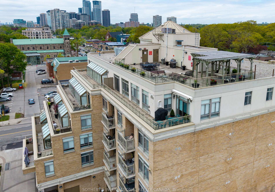 935-royal-york-road-etobicoke-ontario-w12154096