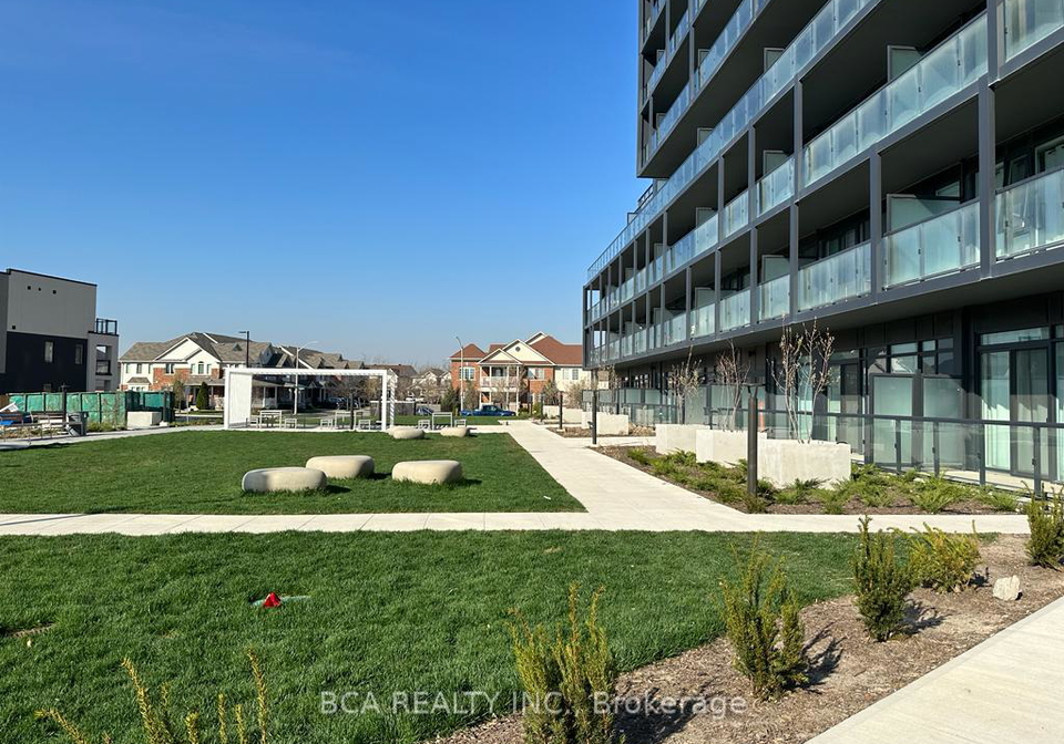 3200-dakota-common-burlington-ontario-w12155635