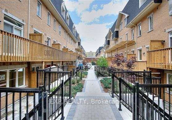 370-hopewell-avenue-north-york-ontario-w12157883