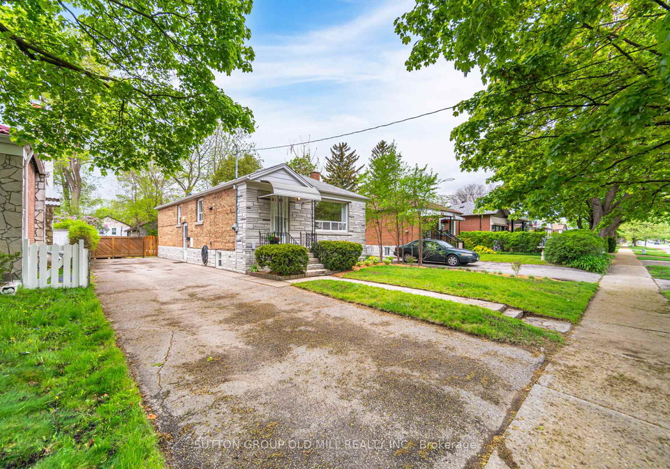 112-north-carson-street-etobicoke-ontario-w12158127