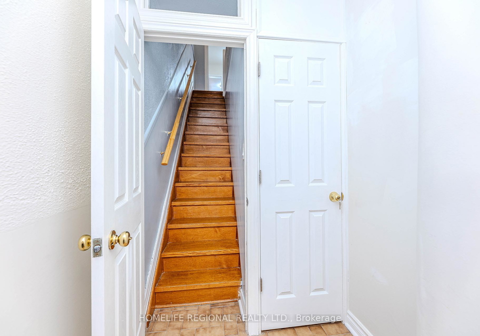 425-bartlett-avenue-n-toronto-ontario-w12158482