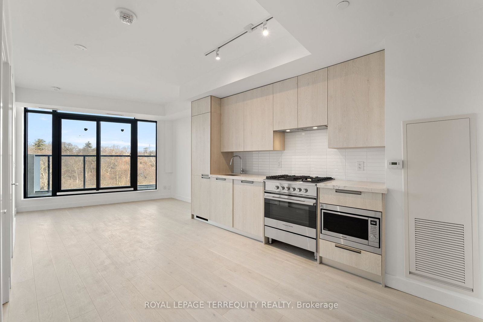 160-kingsway-crescent-etobicoke-ontario-w12160618