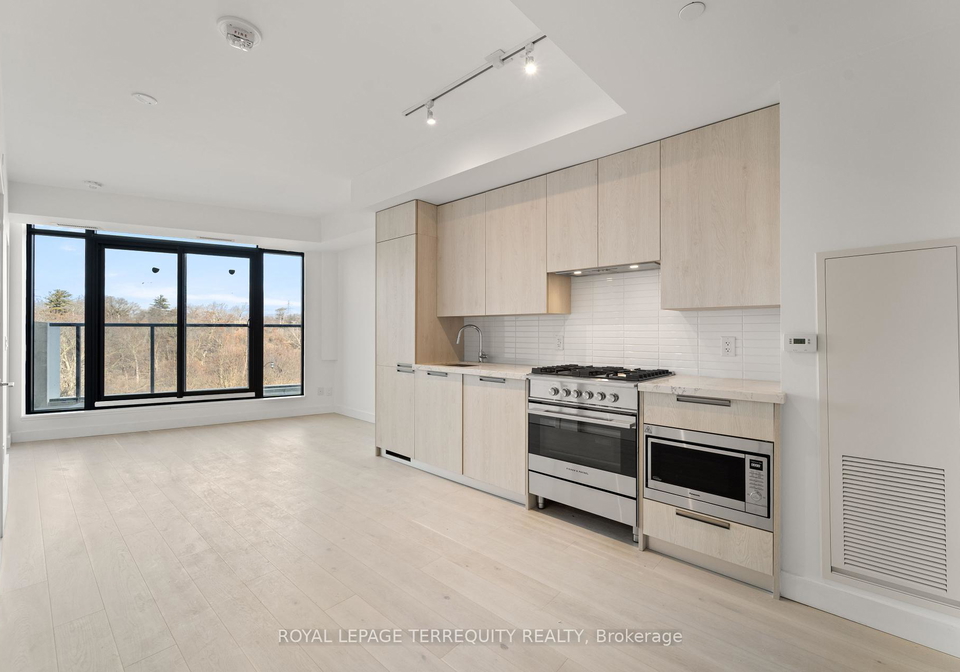 160-kingsway-crescent-etobicoke-ontario-w12160618