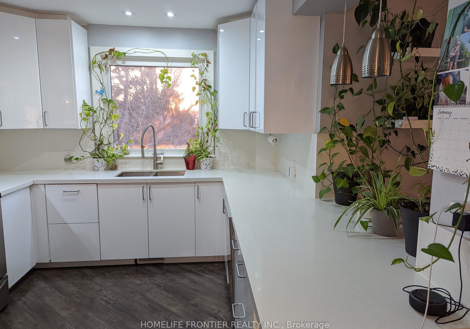 41-valley-boulevard-mississauga-ontario-w12160937