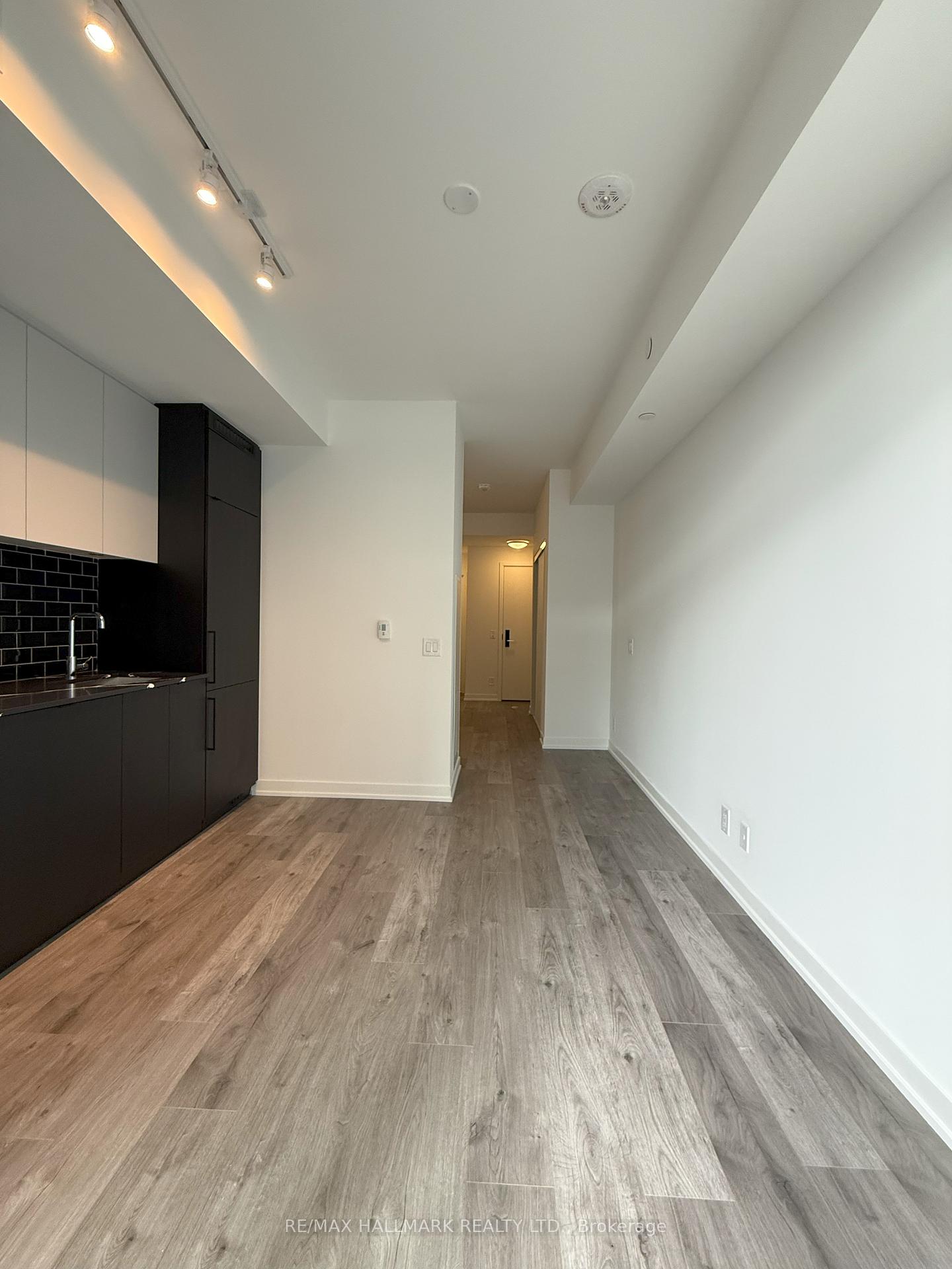 285-dufferin-street-toronto-ontario-w12162544