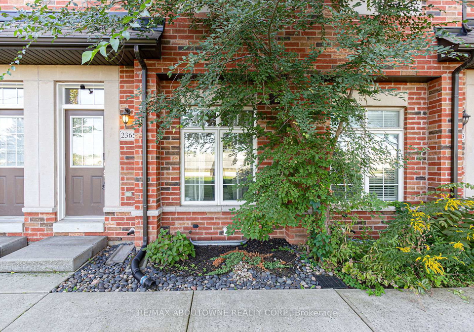 2365-lepage-common-drive-burlington-ontario-w12163645