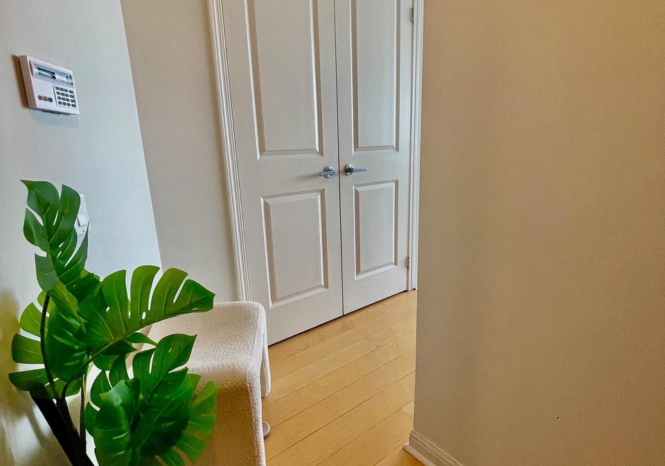 15-windermere-avenue-toronto-ontario-w12164603