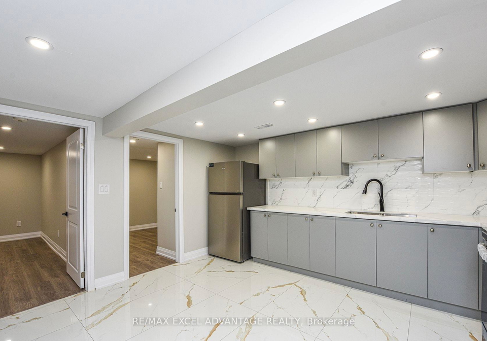 819-eaglemount-crescent-mississauga-ontario-w12165854