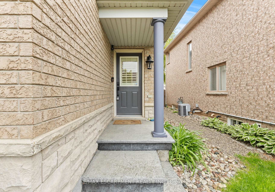 4802-thomas-alton-boulevard-burlington-ontario-w12165900