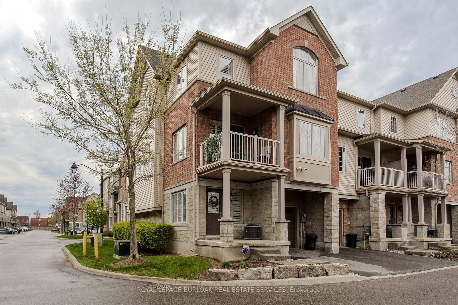 1401-plains-road-e-burlington-ontario-w12166417