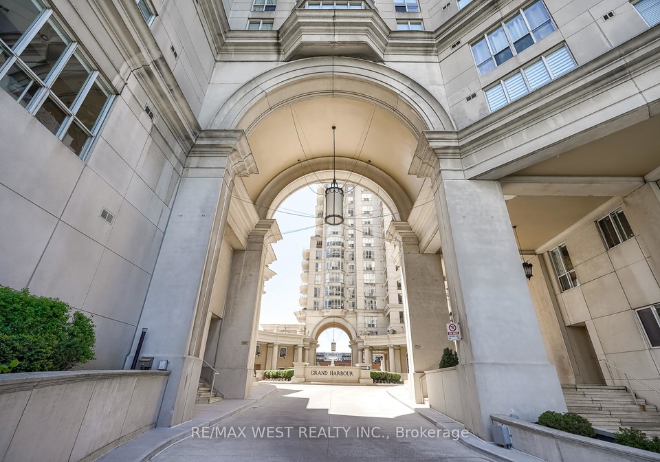 2285-lake-shore-boulevard-w-etobicoke-ontario-w12168079