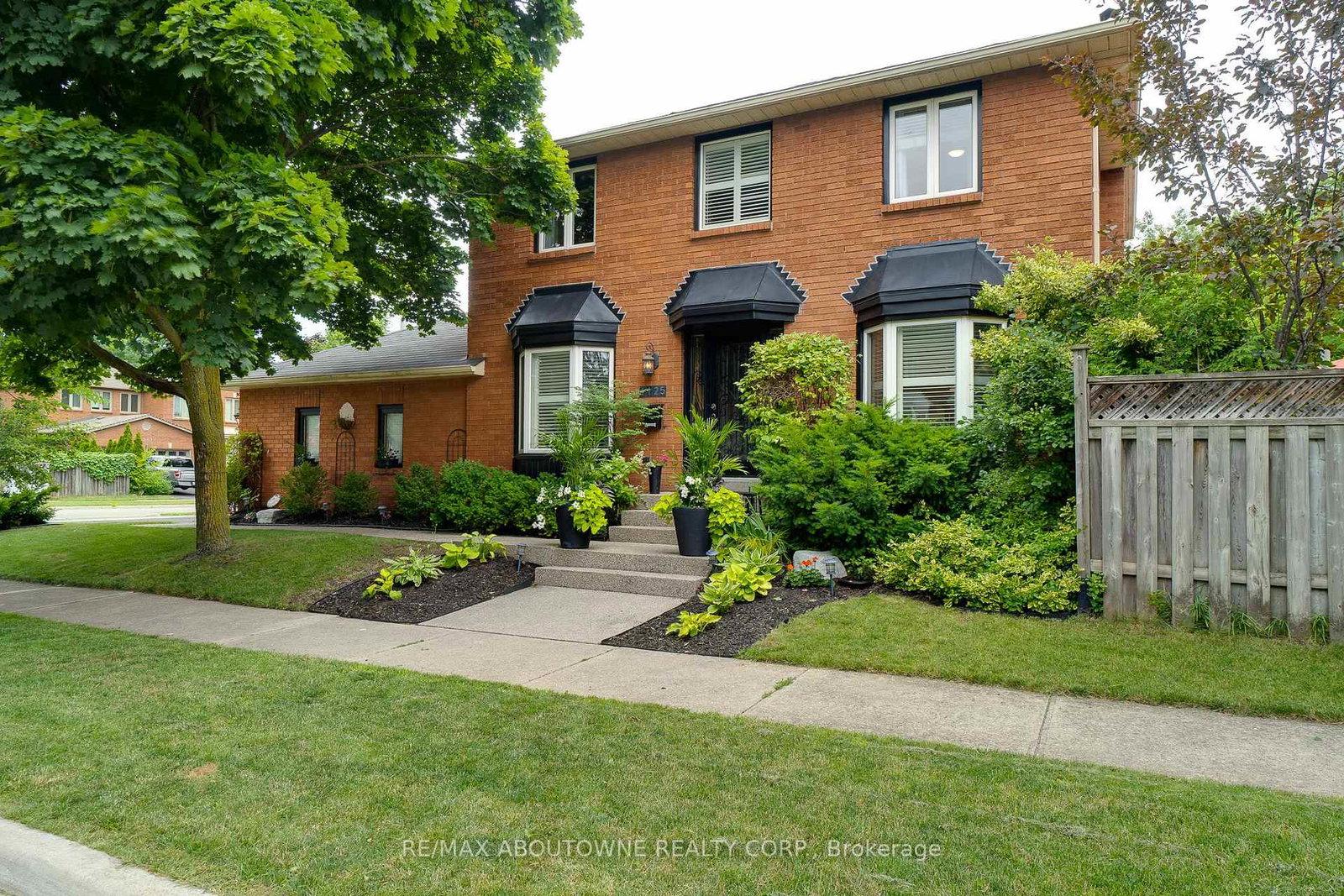 1125-grandeur-crescent-oakville-ontario-w12169063