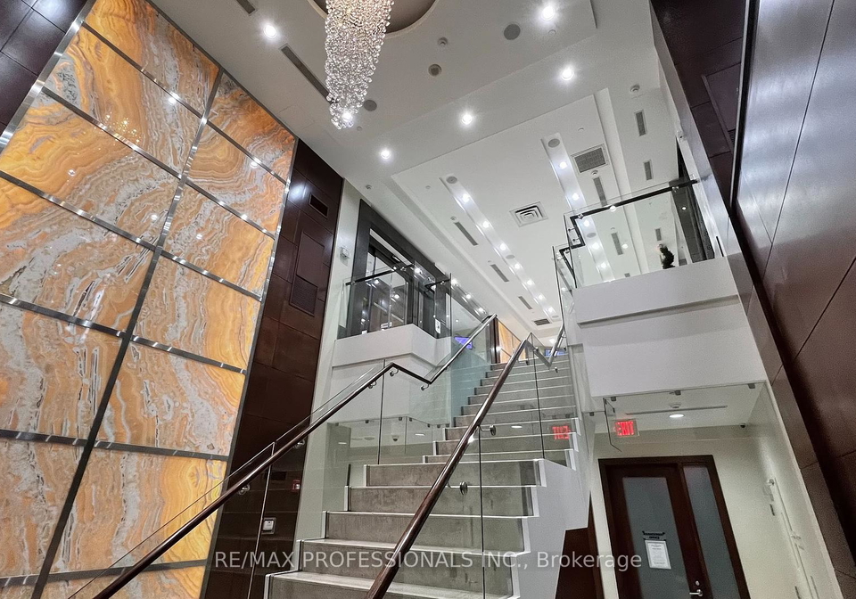 310-burnhamthorpe-road-w-mississauga-ontario-w12171985