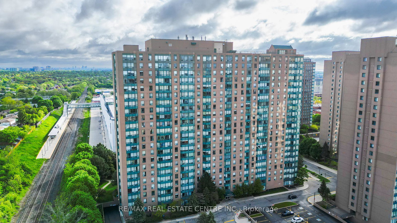 135-hillcrest-avenue-mississauga-ontario-w12172336