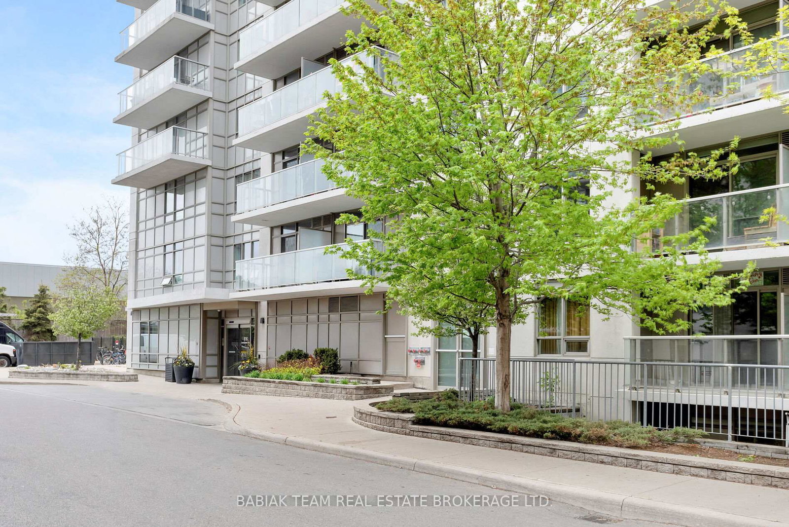 816-lansdowne-avenue-toronto-ontario-w12173067