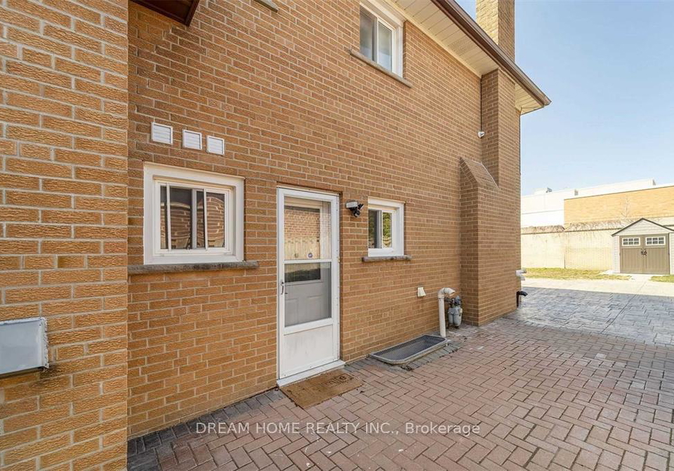 6-alcester-court-north-york-ontario-w12173433