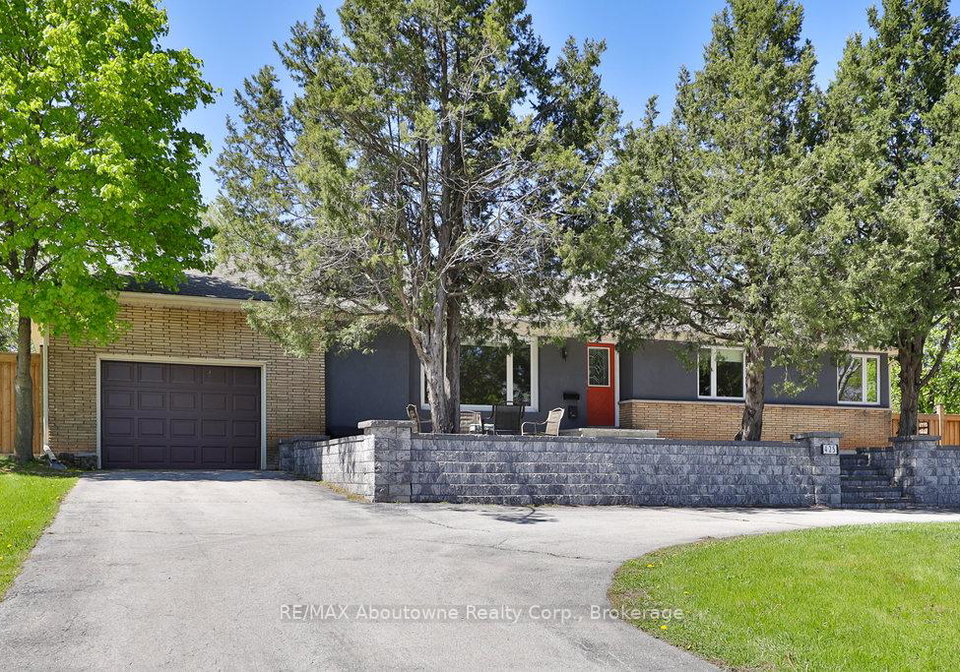 425-plains-road-w-burlington-ontario-w12175039