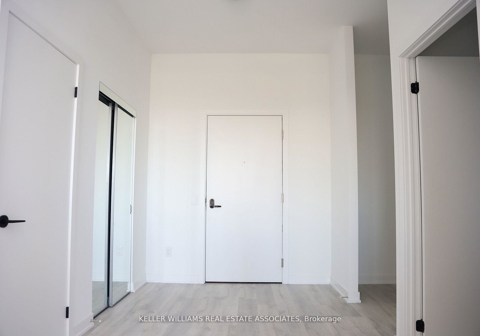 220-missinnihe-way-mississauga-ontario-w12175256