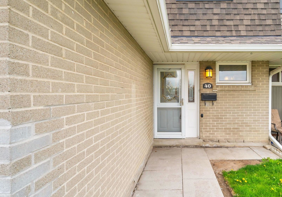 40-village-court-brampton-ontario-w12175954