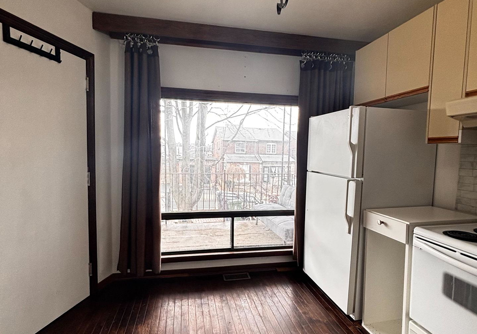 8-corby-avenue-toronto-ontario-w12176901