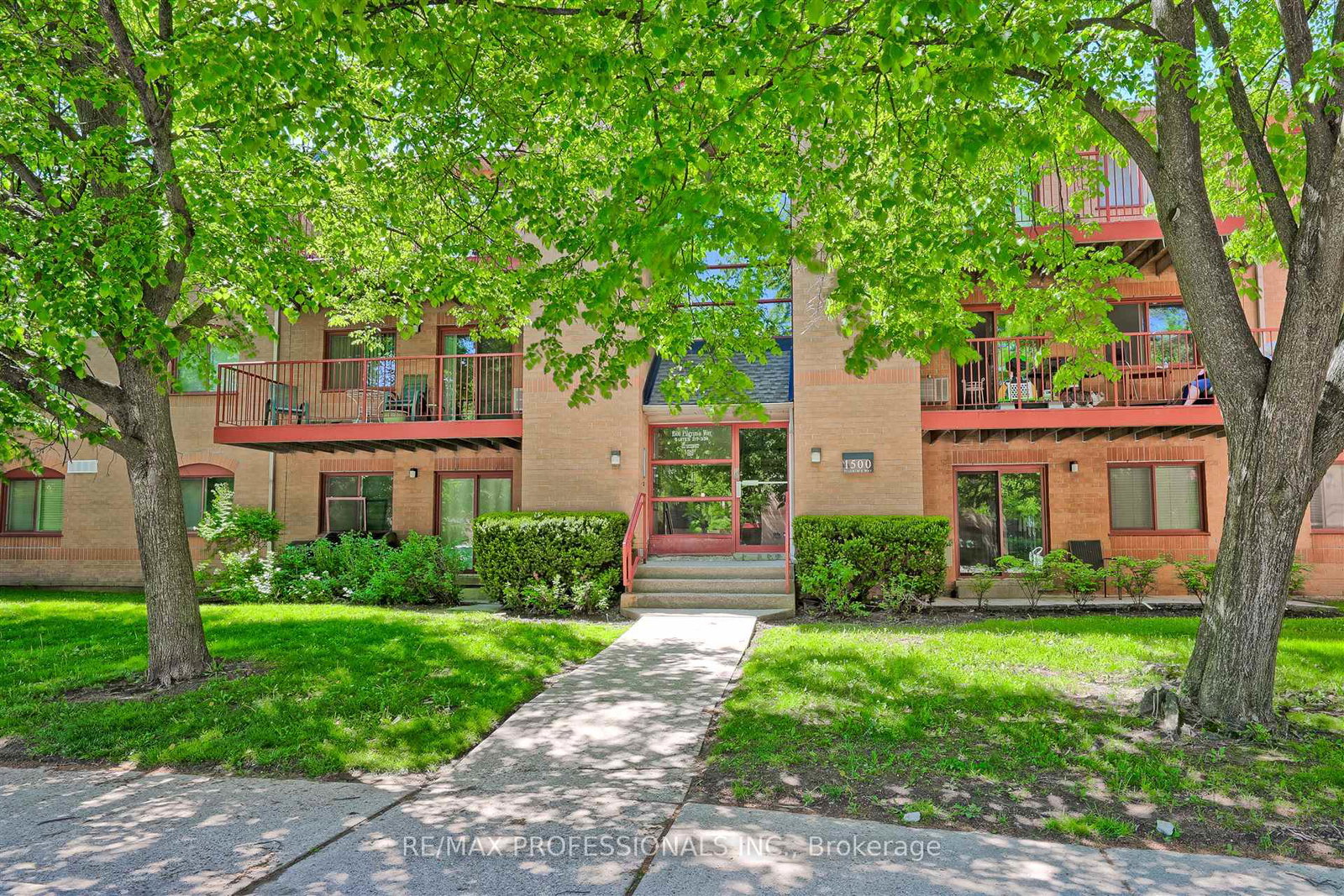 1500-pilgrims-way-oakville-ontario-w12177187