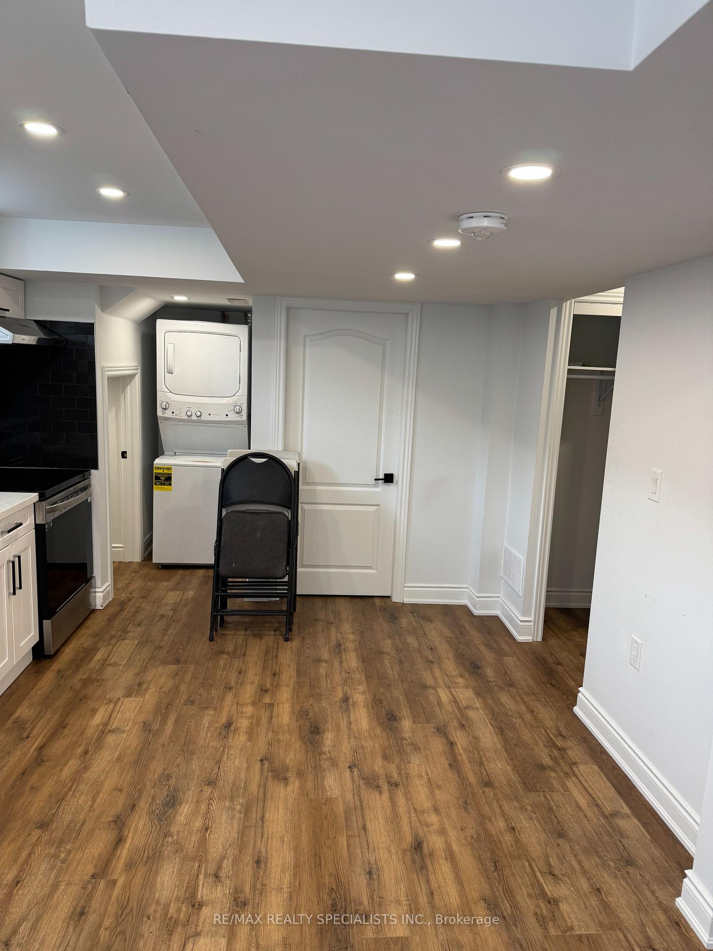 121-burnhamthorpe-road-e-oakville-ontario-w12177373