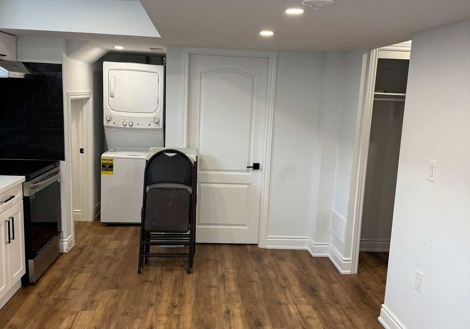 121-burnhamthorpe-road-e-oakville-ontario-w12177373