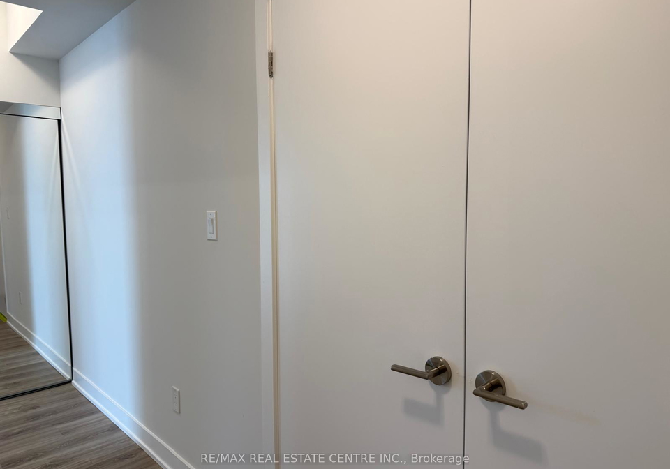 430-square-one-drive-mississauga-ontario-w12180426