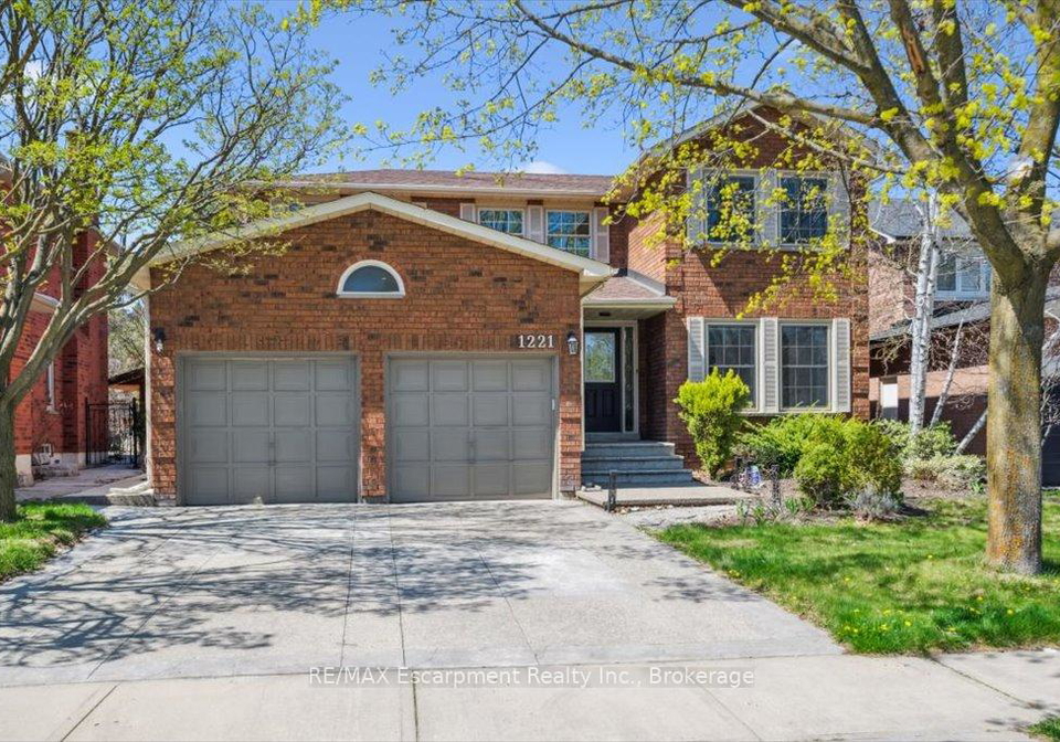 1221-parsons-lane-oakville-ontario-w12181097