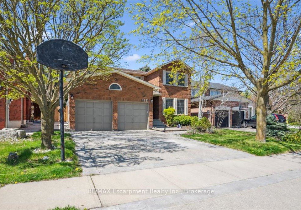 1221-parsons-lane-oakville-ontario-w12181097