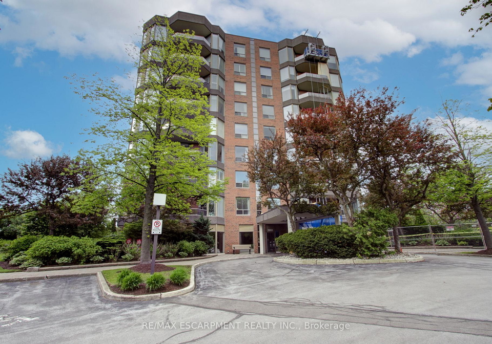 1903-pilgrims-way-oakville-ontario-w12183943