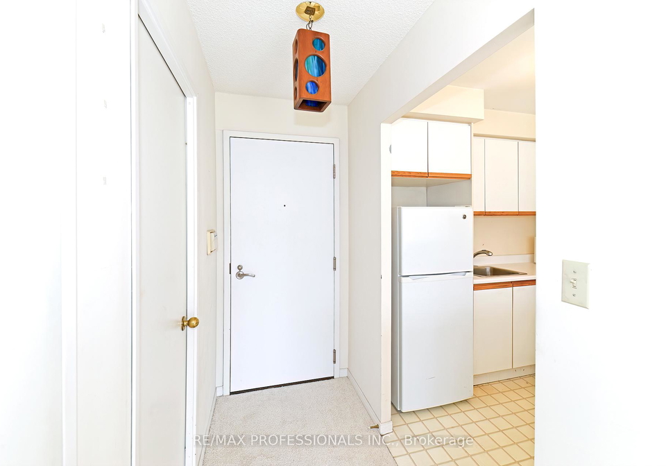 2261-lakeshore-boulevard-w-etobicoke-ontario-w12186627