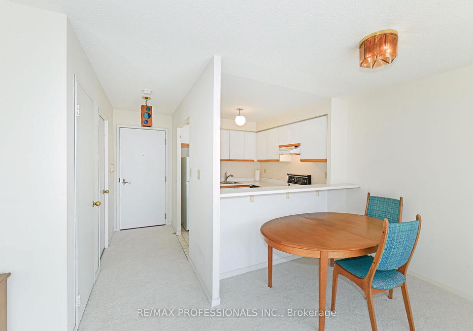 2261-lakeshore-boulevard-w-etobicoke-ontario-w12186627