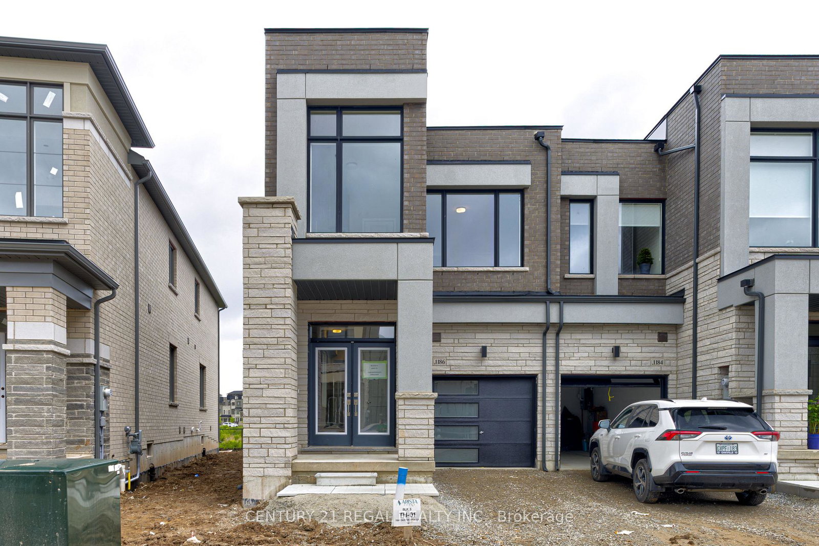 1186-dartmouth-crescent-oakville-ontario-w12186869