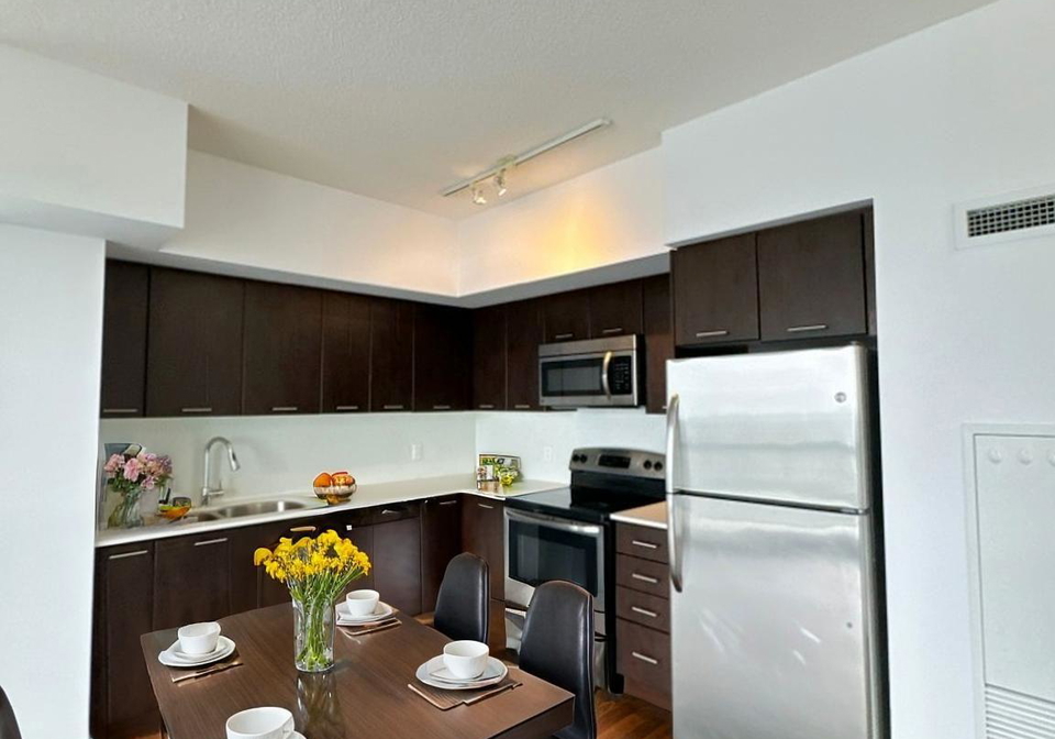 2220-lake-shore-boulevard-w-etobicoke-ontario-w12190097