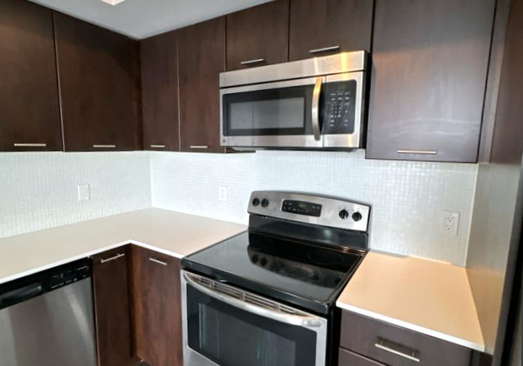 2220-lake-shore-boulevard-w-etobicoke-ontario-w12190097