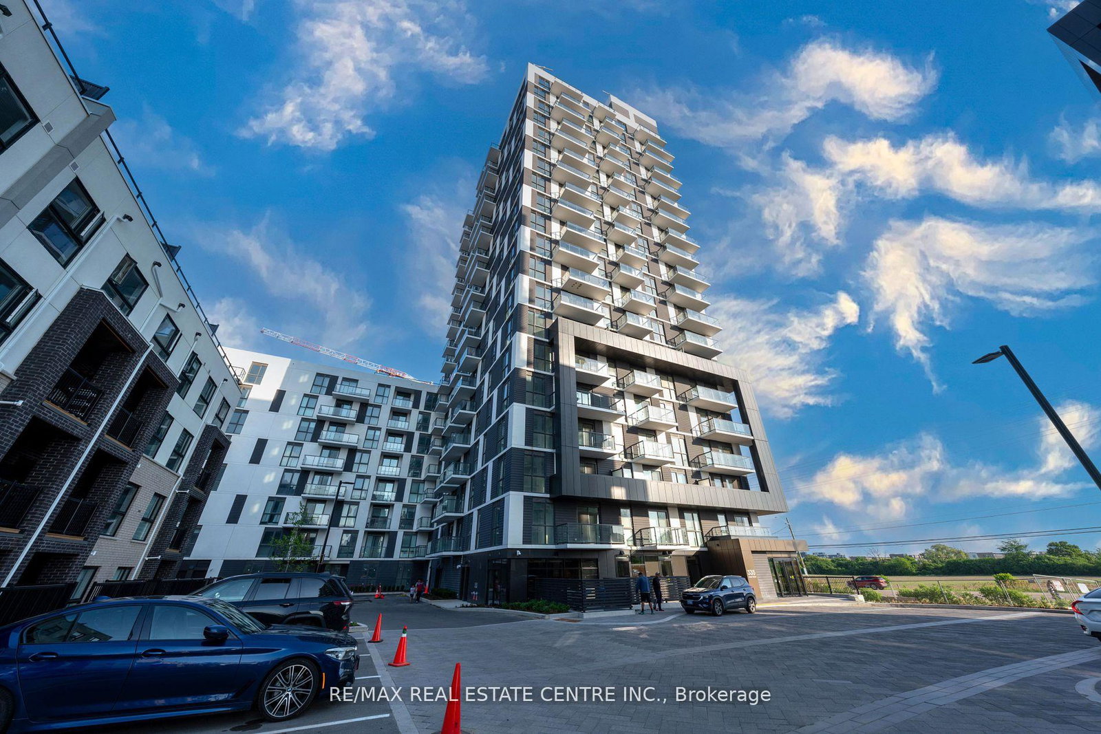 335-wheat-boom-drive-oakville-ontario-w12190613