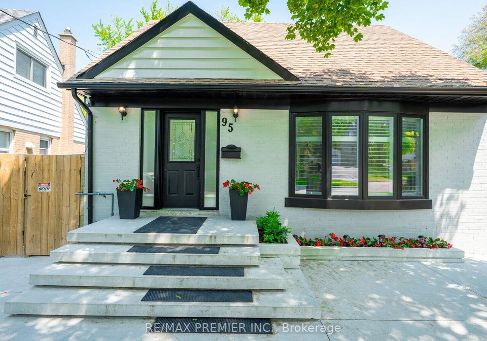 95-clearbrooke-circle-etobicoke-ontario-w12192588