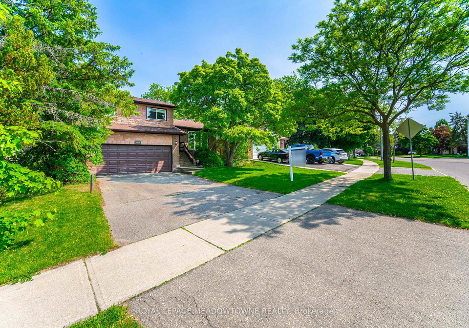 2530-windwood-drive-mississauga-ontario-w12193272