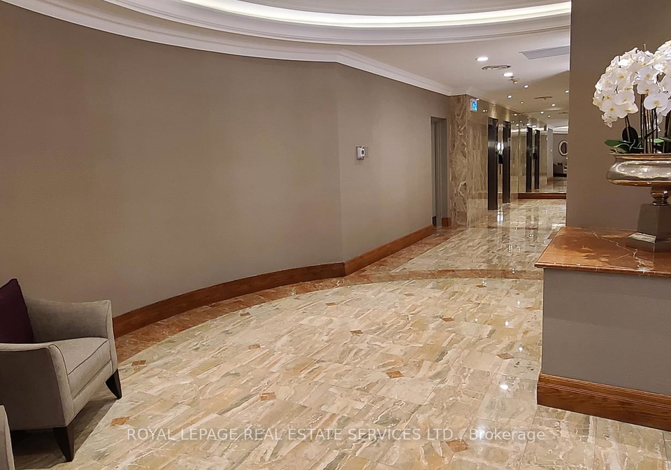 935-royal-york-road-etobicoke-ontario-w12193653