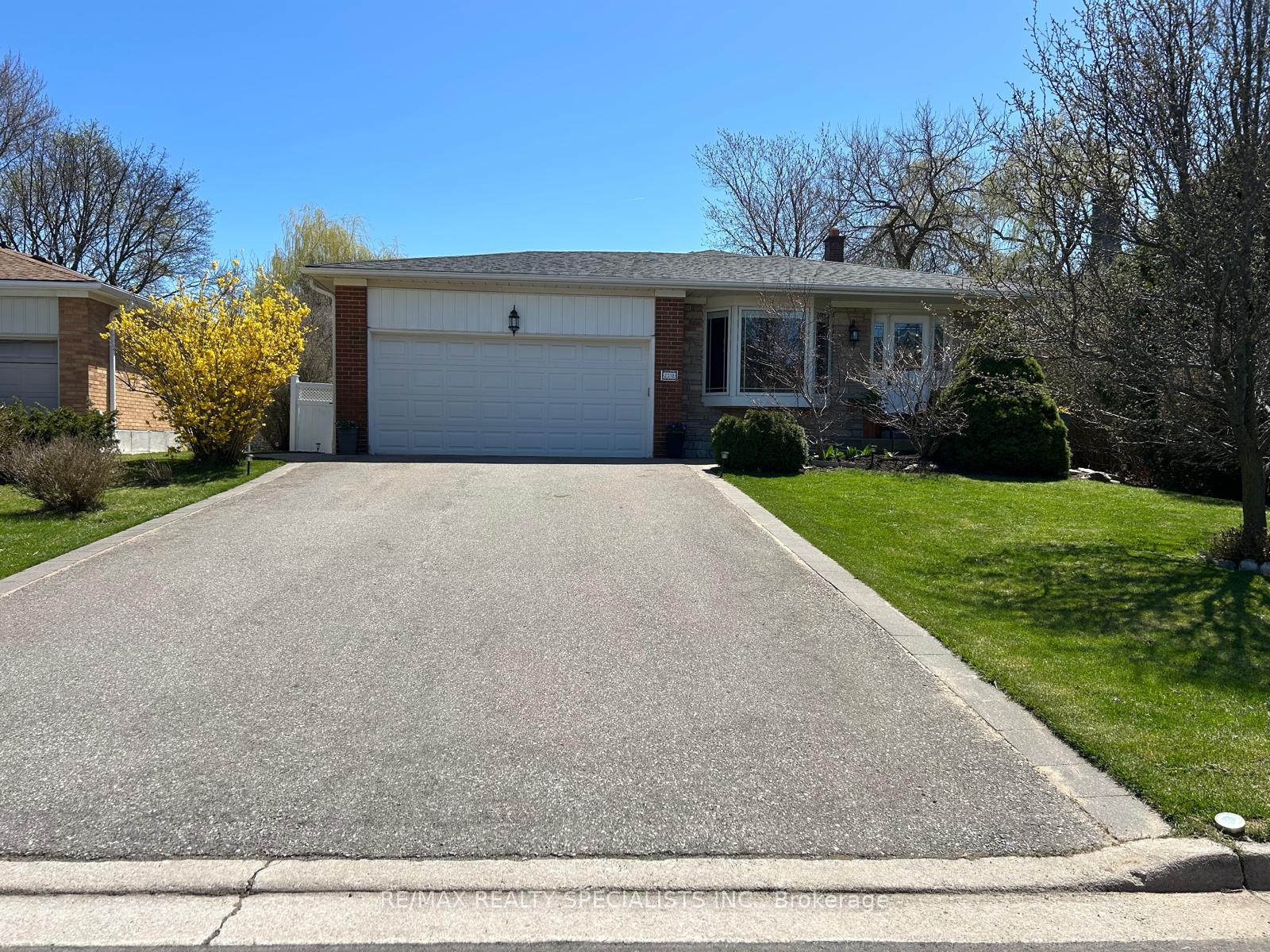 2318-yolanda-drive-oakville-ontario-w12195428