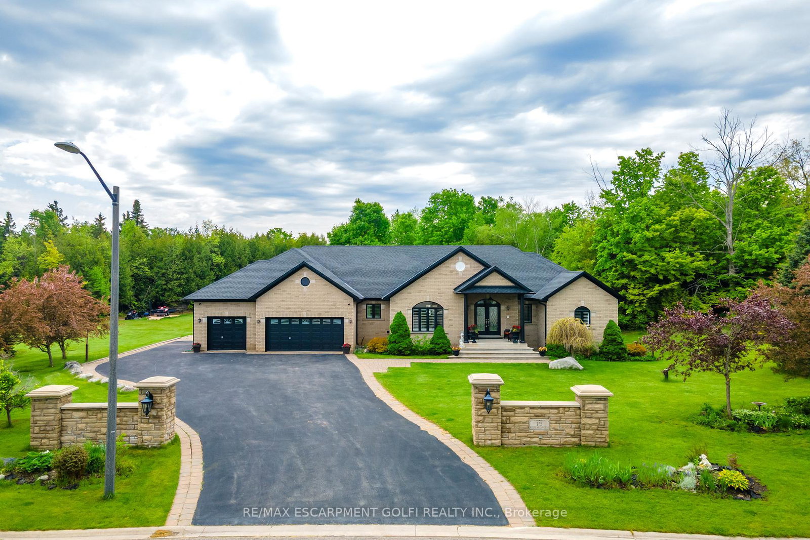 15-rolling-meadow-drive-caledon-ontario-w12195893